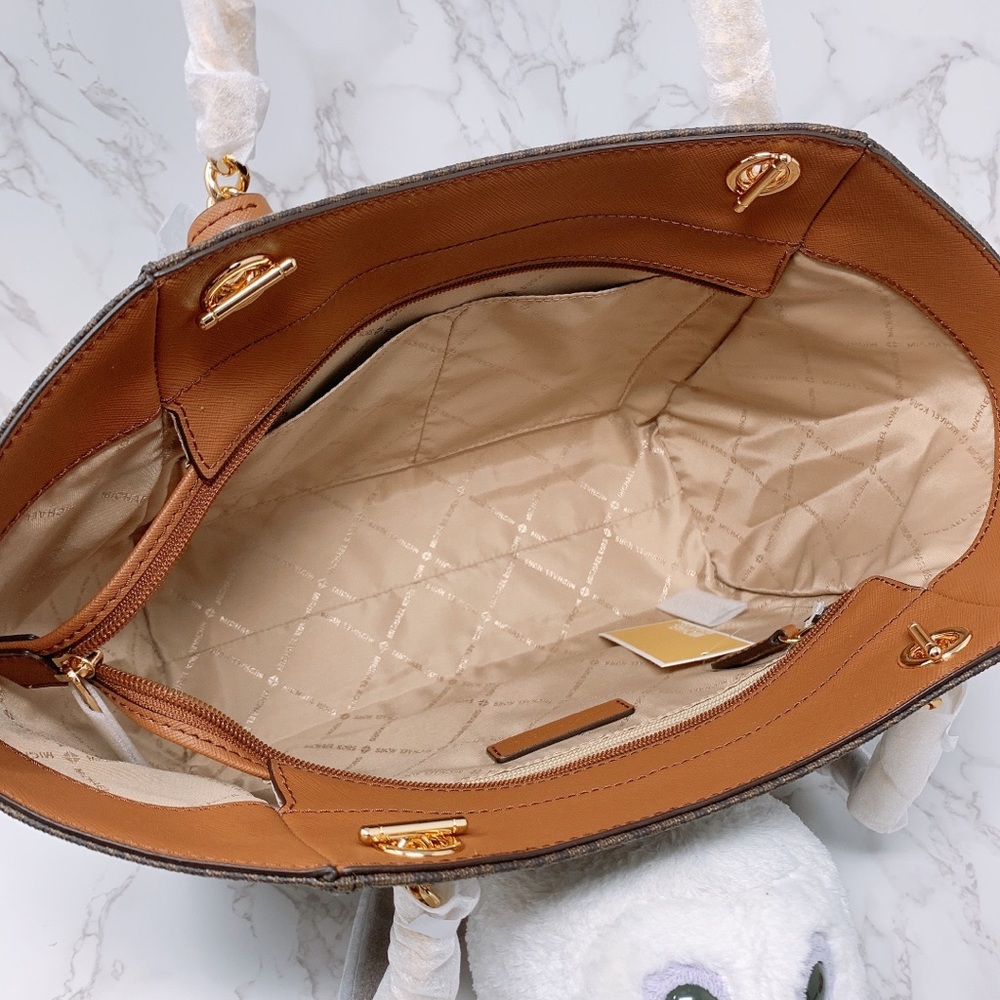 Michael Kors JST Large Chain Shoulder Bag - Picture 6 of 7